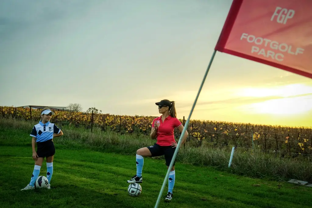Un parcours Footgolf Parc au coucher du soleil